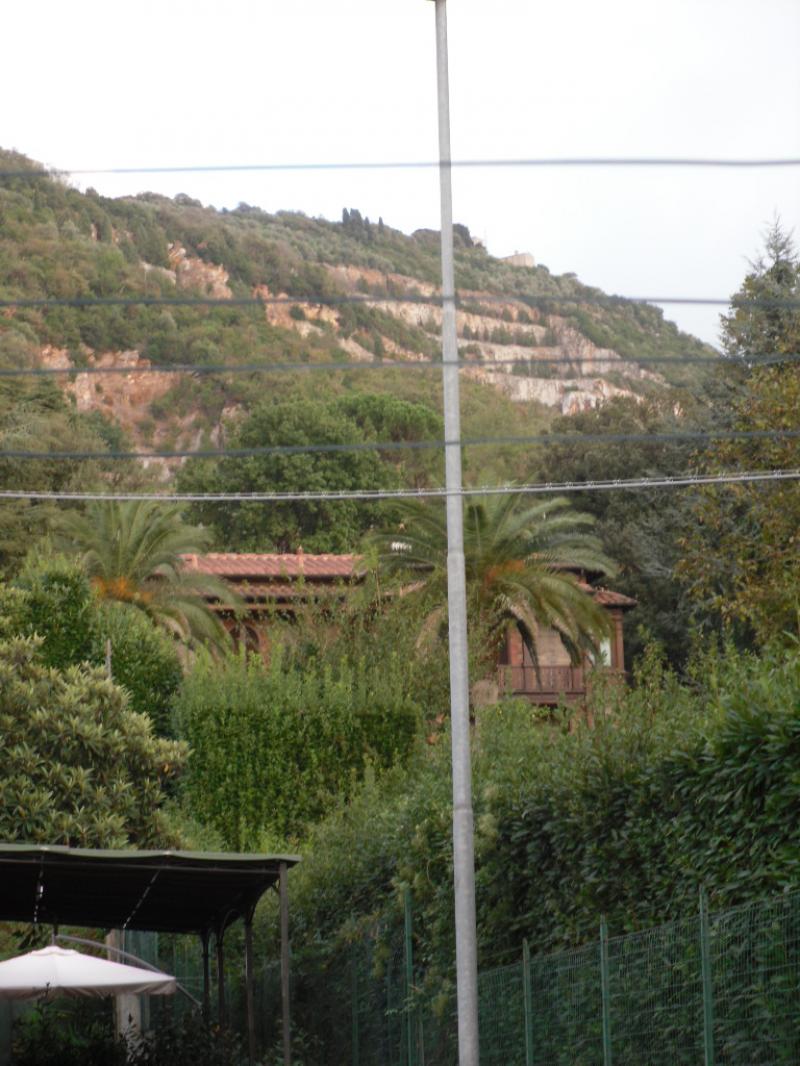 Vendesi Villa a Schiera a Monsummano Terme grotta parlanti