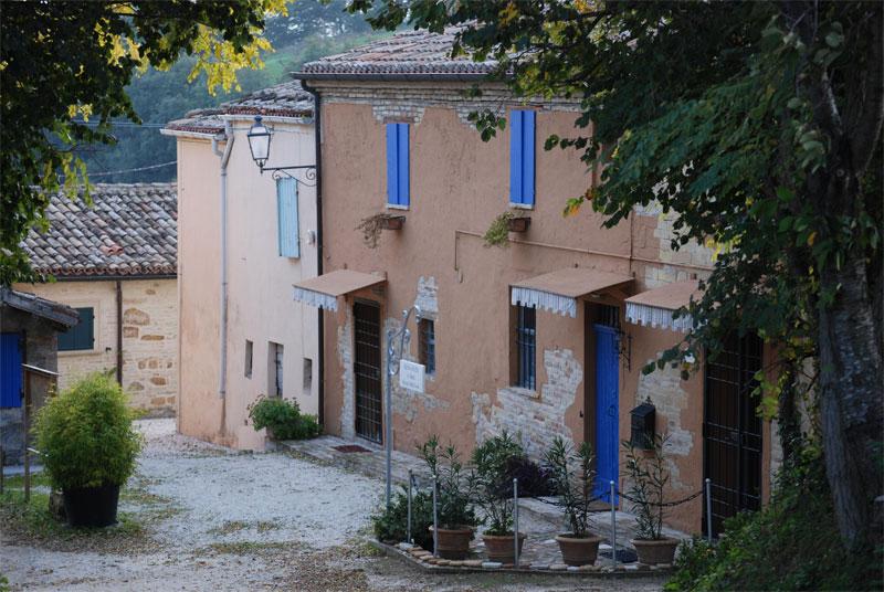 Vendesi Rustico Casale Corte a Fano via roma
