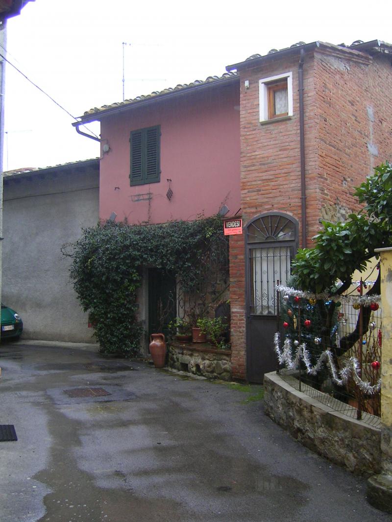 Vendesi Casa Indipendente a Terranuova Bracciolini montemarciano