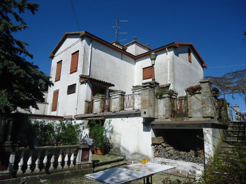 Vendesi Casa Indipendente a Lesignano de' Bagni strada per bersatico 5