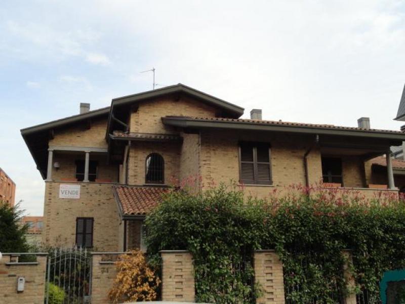 Vendesi Villa Singola Villino a Seregno via francesco baracca