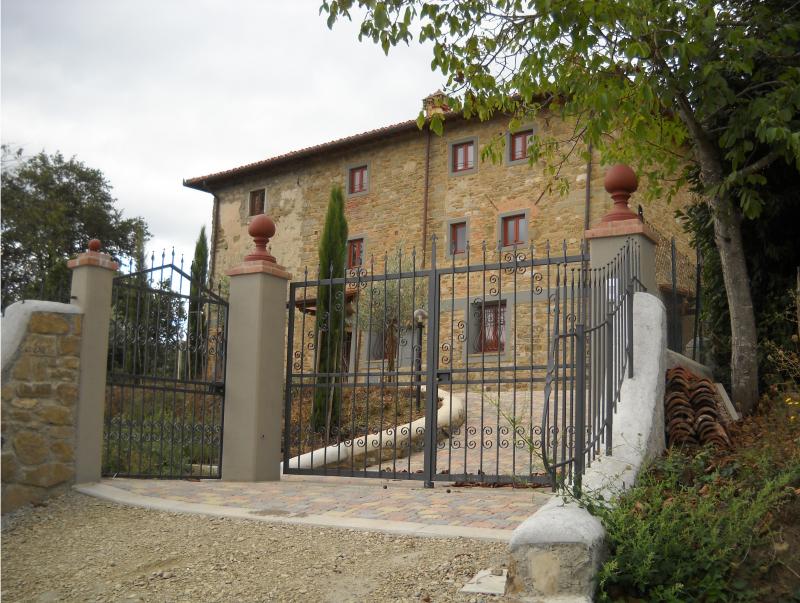 Vendesi Rustico Casale Corte a Borgo San Lorenzo via san cresci