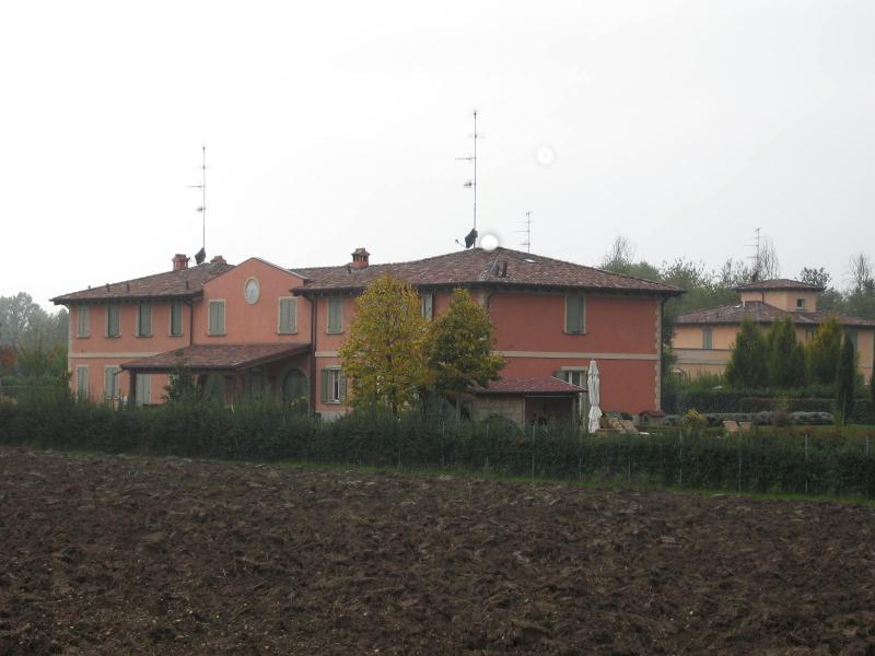 Vendesi Villa Singola Villino a Reggio nell'Emilia canali