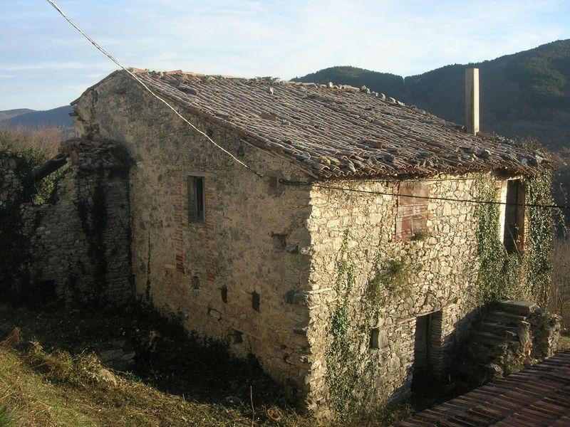 Vendesi Rustico Casale Corte a Monte San Giovanni in Sabina monte san giovanni in sabina rieti