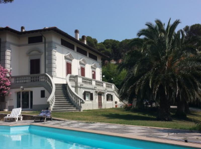 Vendesi Villa Singola Villino a Livorno via aurelia 155