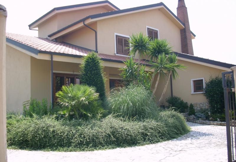 Vendesi Villa Singola Villino a Telese Terme via elio di carlo 18