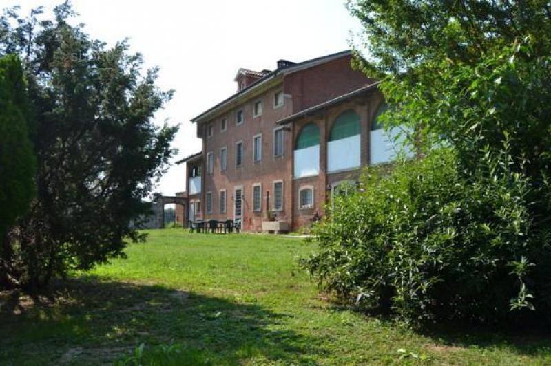 Vendesi Rustico Casale Corte a Vercelli 