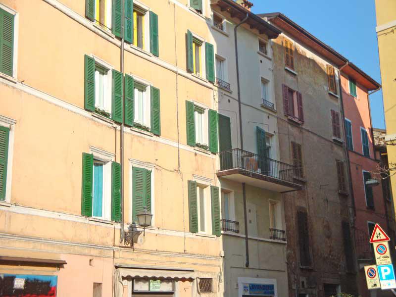 Vendesi Stabile Palazzo a Brescia via rua confettora