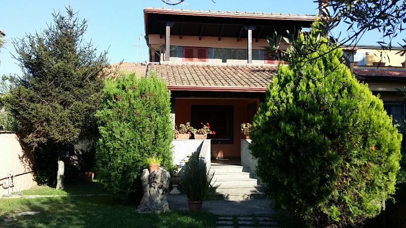 Vendesi Villa Singola Villino a Giugliano in Campania via ripuaria