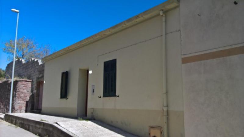 Vendesi Casa Indipendente a Villanova Monteleone via satta