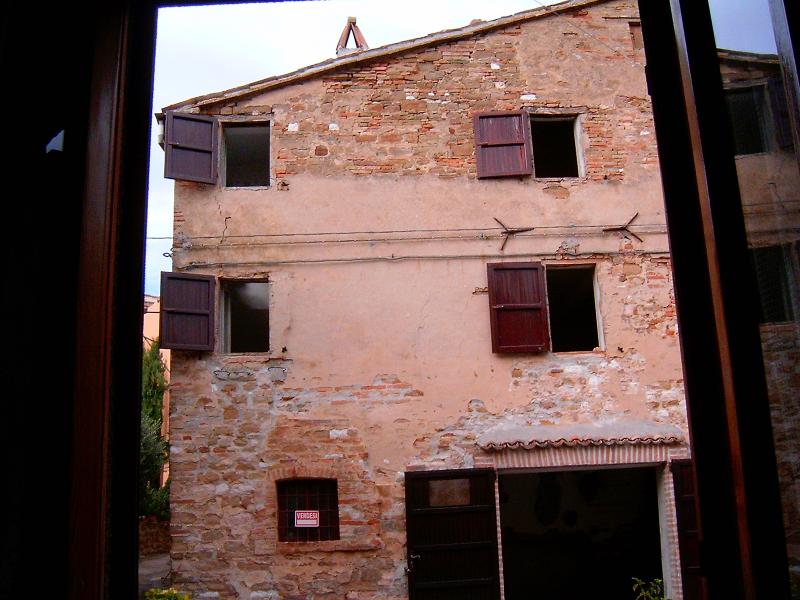 piccola casa nelle colline marchigiane