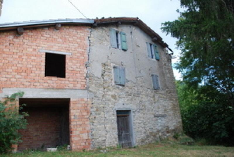 Vendesi Rustico Casale Corte a Castelnovo Ne  Monti castelnovo ne monti