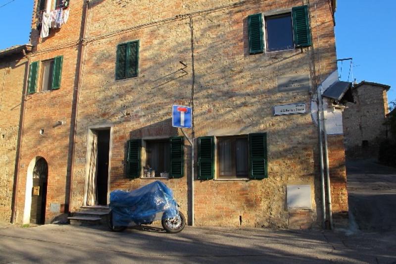 Vendesi Appartamento a Siena via massetana romana