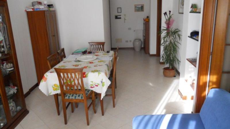 massa nella prima periferia del centro si vende appartamento tradizionale con garage