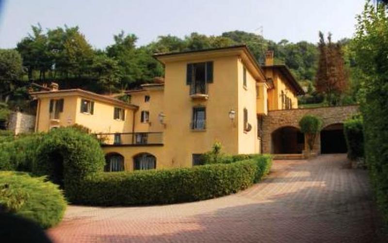 Vendesi Villa Singola Villino a Brescia brescia 
