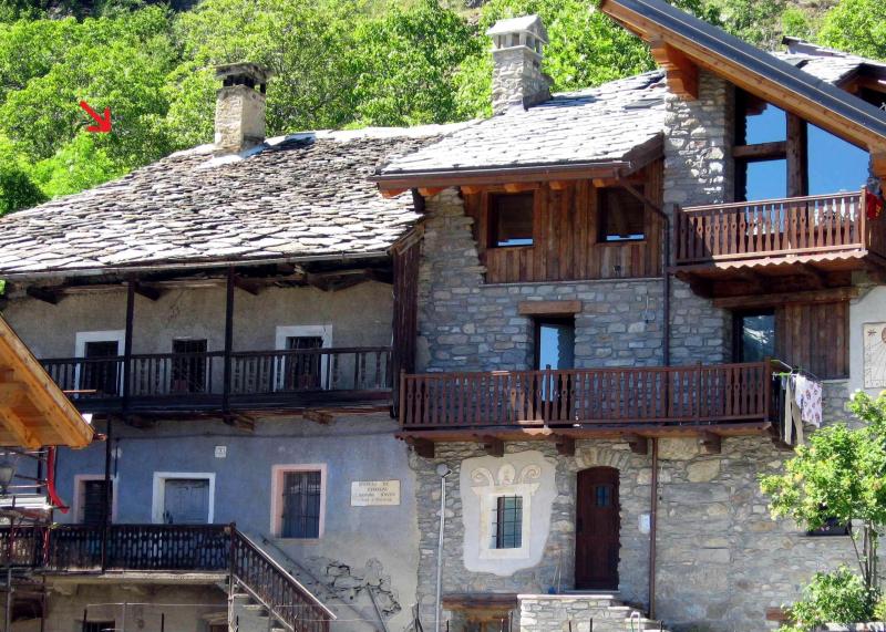vendesi rustico con giardino valle d aosta
