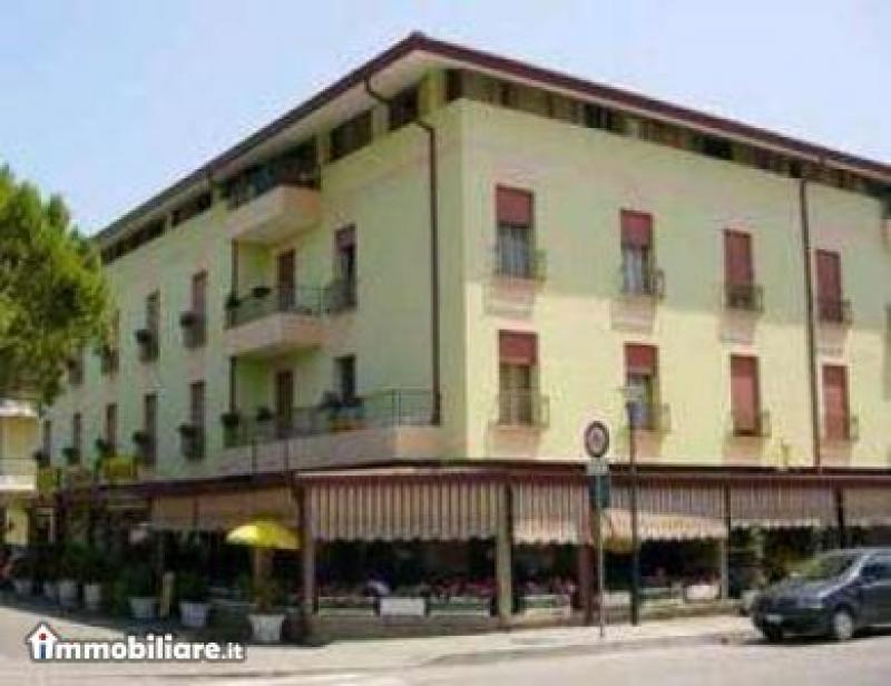 Vendesi Albergo Hotel a Cavallino via fausta