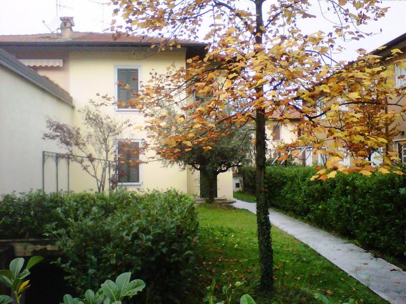 Vendesi Villa Bifamiliare a Bergamo via federico ozanam 