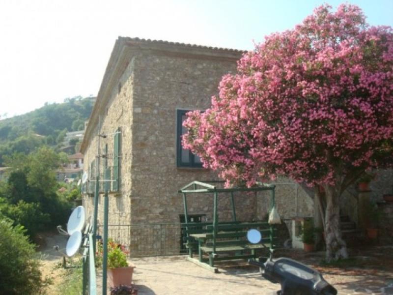 appartamento in antico palazzo, pollica