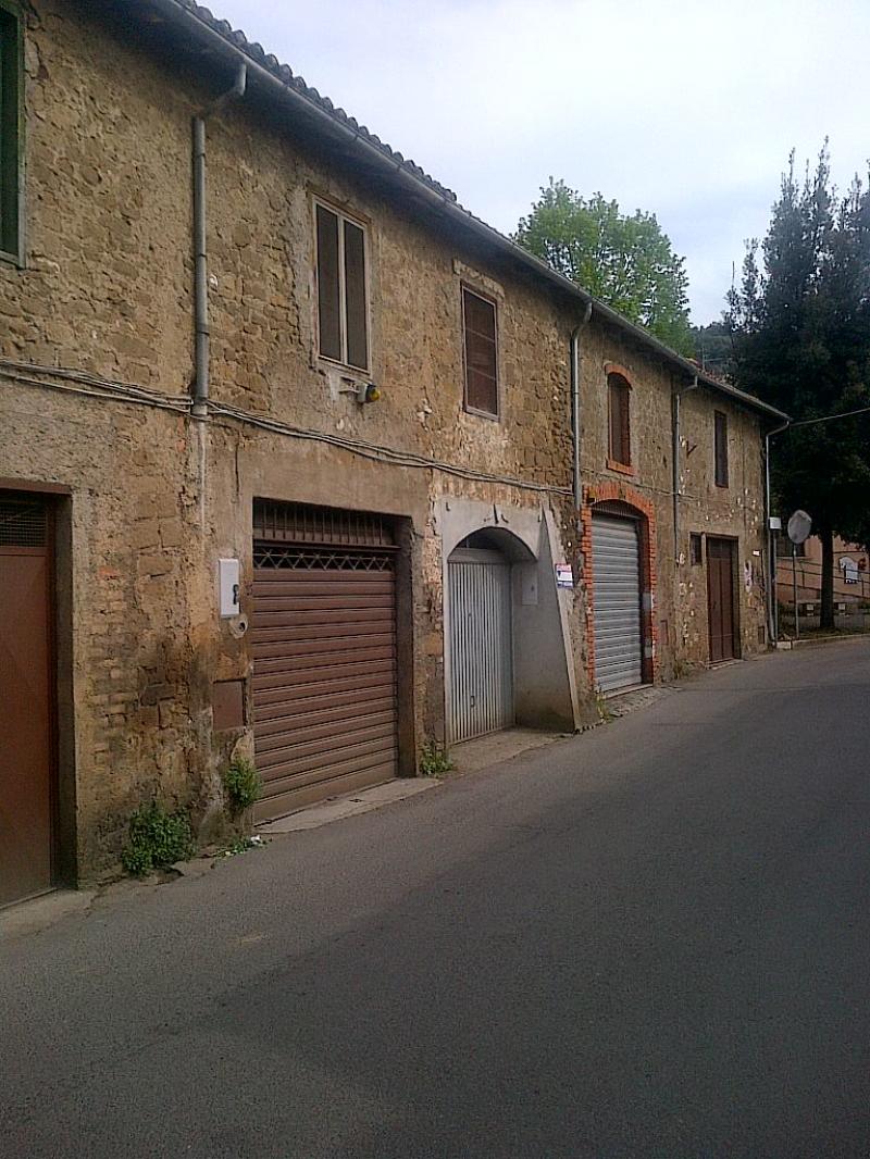 vendesi box adiacente piazza ninfina