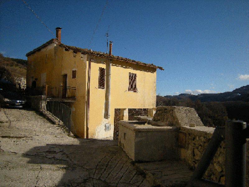 Vendesi Casa Indipendente a Sant'Anatolia di Narco via di mezzo 1, gavelli