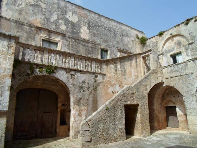 Vendesi Stabile Palazzo a Minervino di Lecce piazza