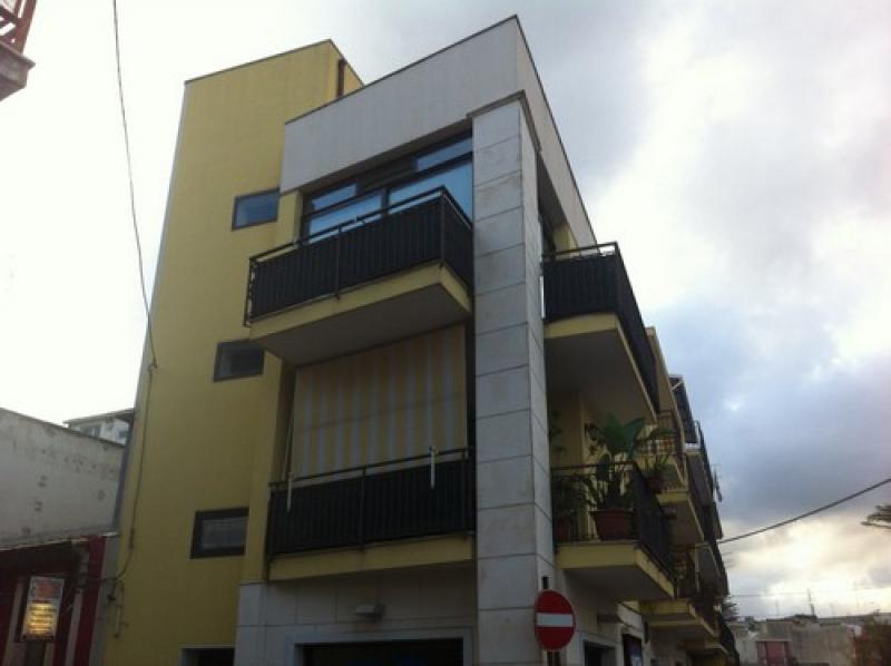 floridia vendesi appartamento semindipendente con terrazzo ia-3518