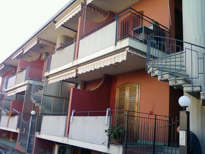 acireale zona stazzo appartamento primo piano di vani 5