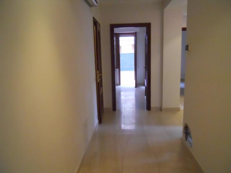 marina di massa centro, 150mt spiaggia, si vende appartamento con terrazza di 50mq e garage di 35mq