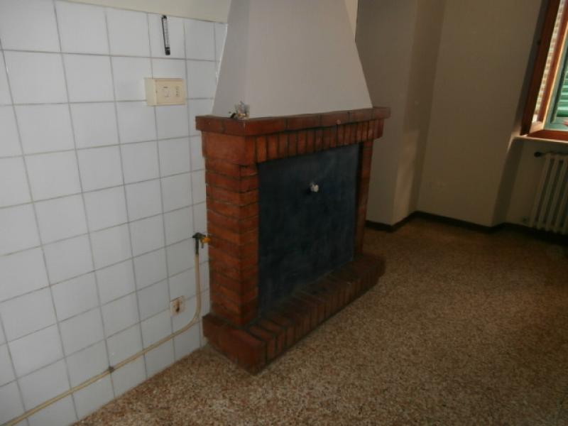 aa128 montecatini comune affitto trilocale con giardino