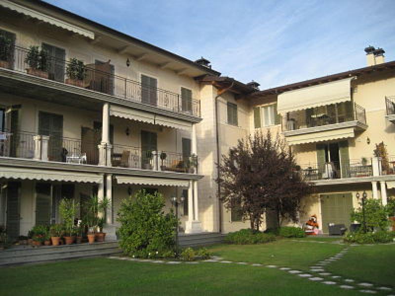 salò affitto bilocale arredato in centralissimo residence con piscina