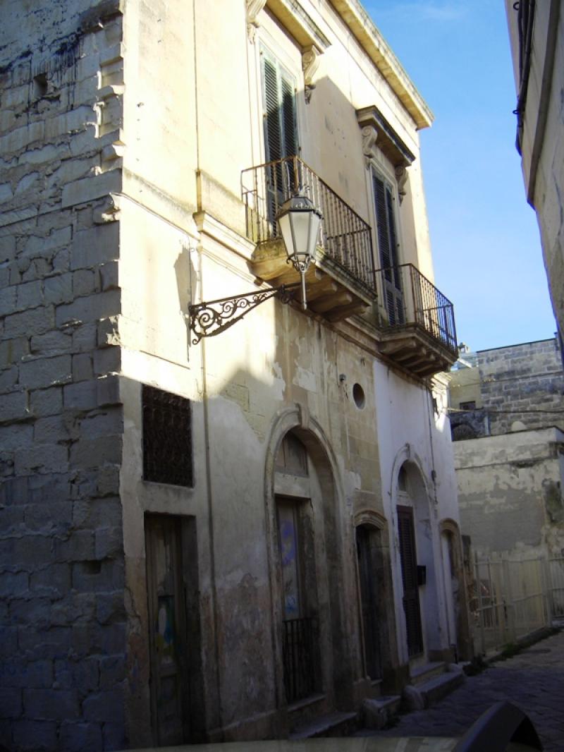 Vendesi Stabile Palazzo a Lecce via f. d aragona