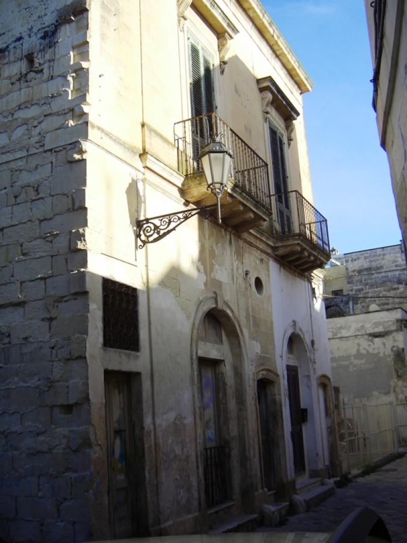 vendita a lecce stabile centro storico