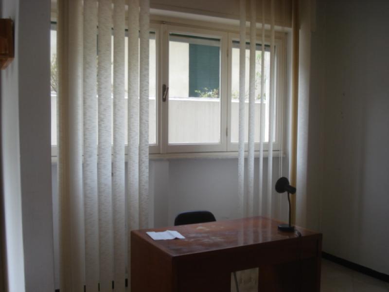 ufficio vicino al caruggio di chiavari