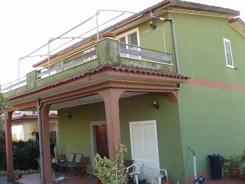 vendo villino indipendente su 3 livelli 300mq a velletri
