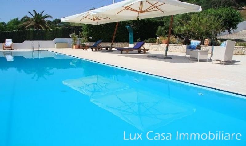 villa fronte mare con piscina