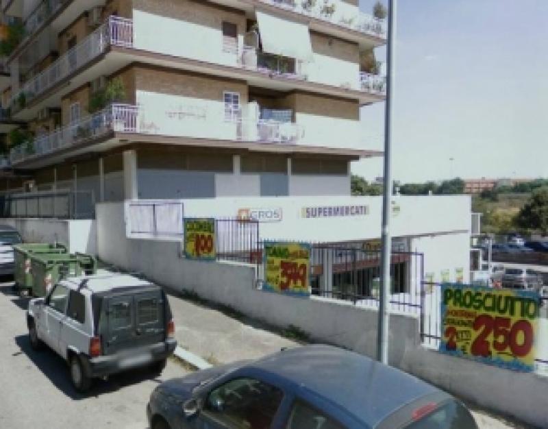 pomezia centro ampio monolocale di 40 mq. con balcone. 3p.letto