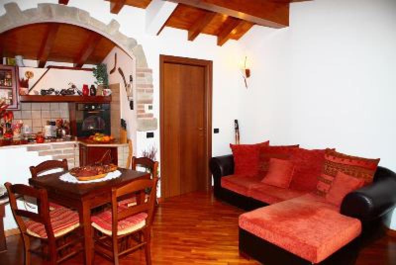 inveruno vendesi trilocale piano secondo ed ultimo doppi servizi