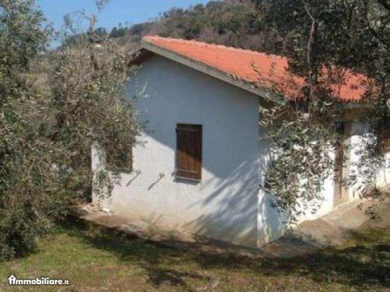 vendesi bilocale indipendente con terreno
