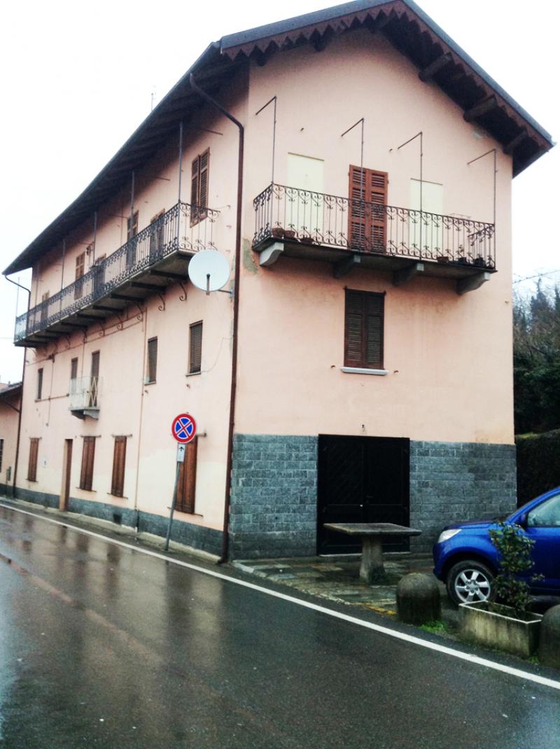 Vendesi Casa Indipendente a Oleggio Castello via monte oleggiasco 1 