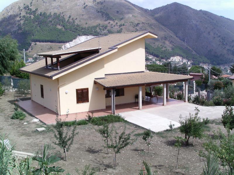 Vendesi Villa Singola Villino a Monreale via molino caculla
