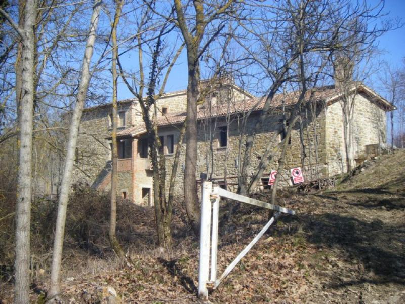 casale in pietra ristrutturato a colpalombo di gubbio.