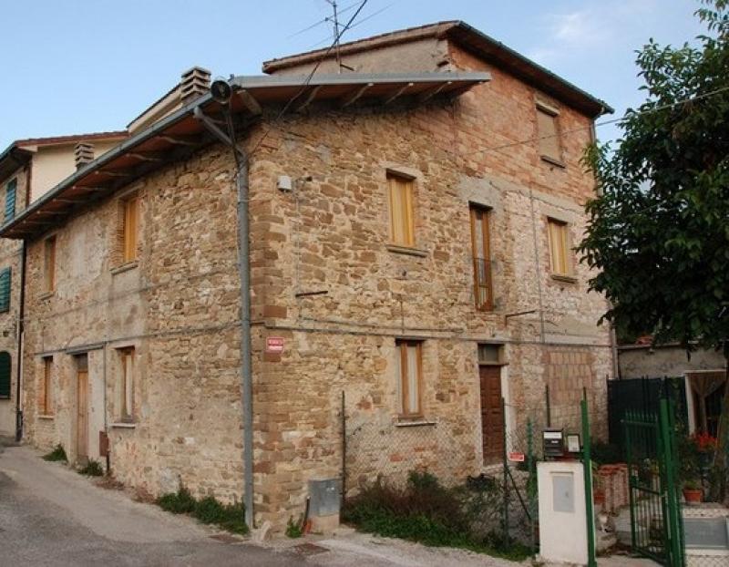 Vendesi Casa Semindipendente a Gualdo Tadino frazione san pellegrino