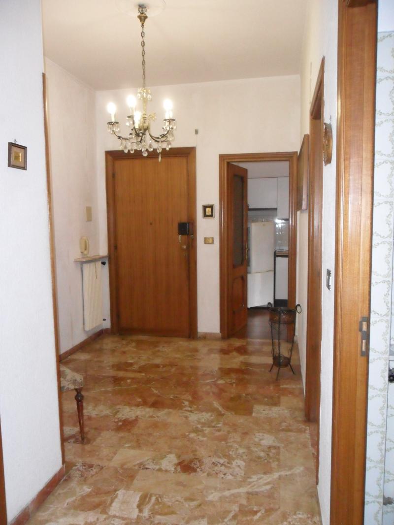 arenzano,privato vende ampio sei vani,luminosissimo, box di proprietà