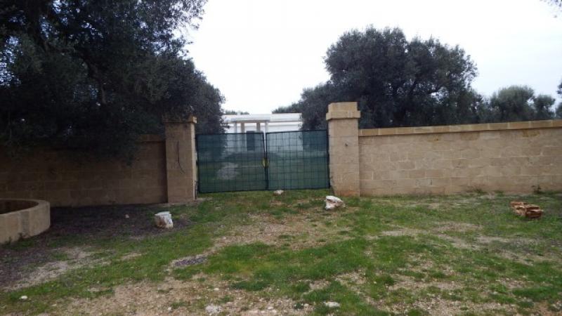villetta su lotto di terreno di mq. 4000