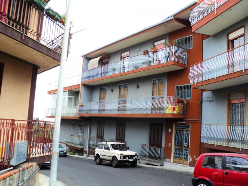 aciatena appartamento vani quattro più garage 