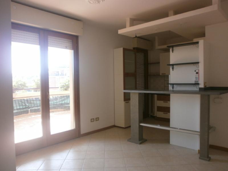 pomezia colli di enea appartamento box cantina