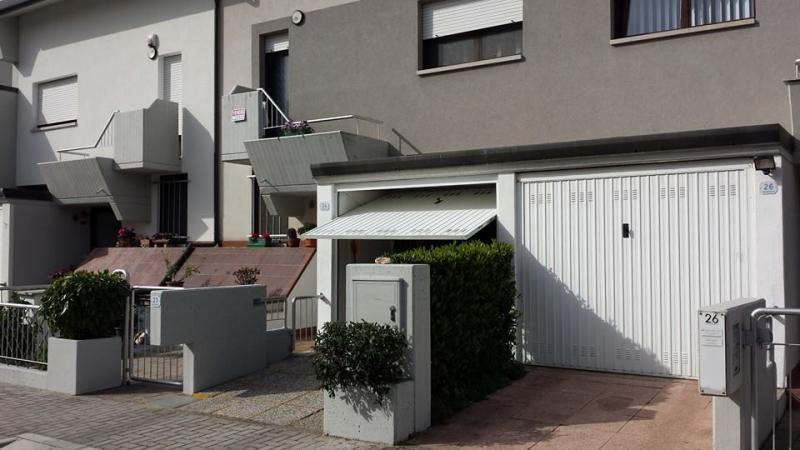 vendesi villa a schiera con pannelli solari