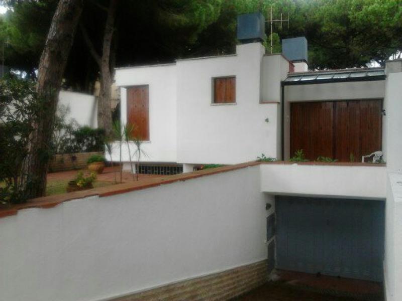 bellissima villa singola in vendita a baia domizia