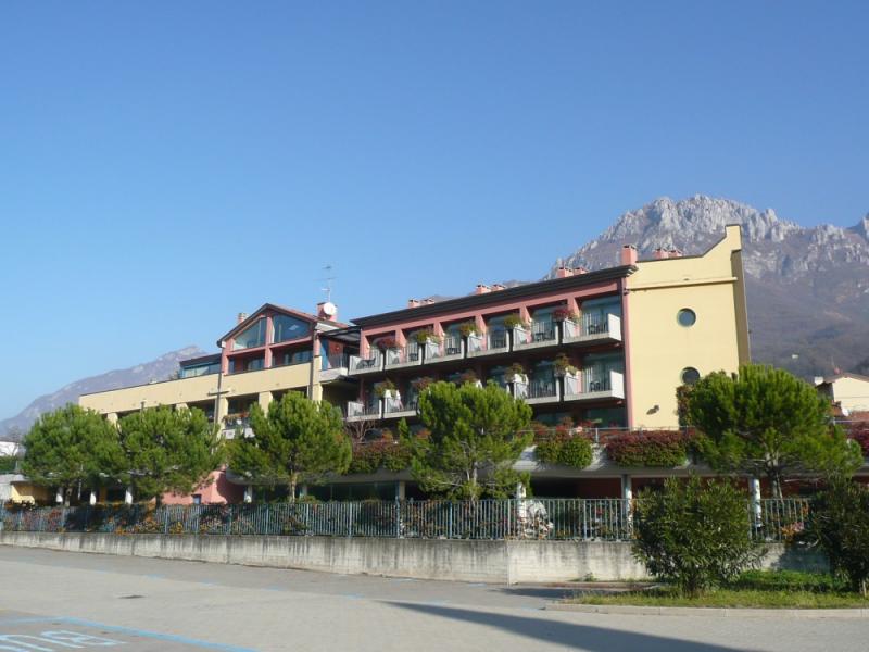 vendesi hotel quattro stelle sul lago di como a abbadia lariana